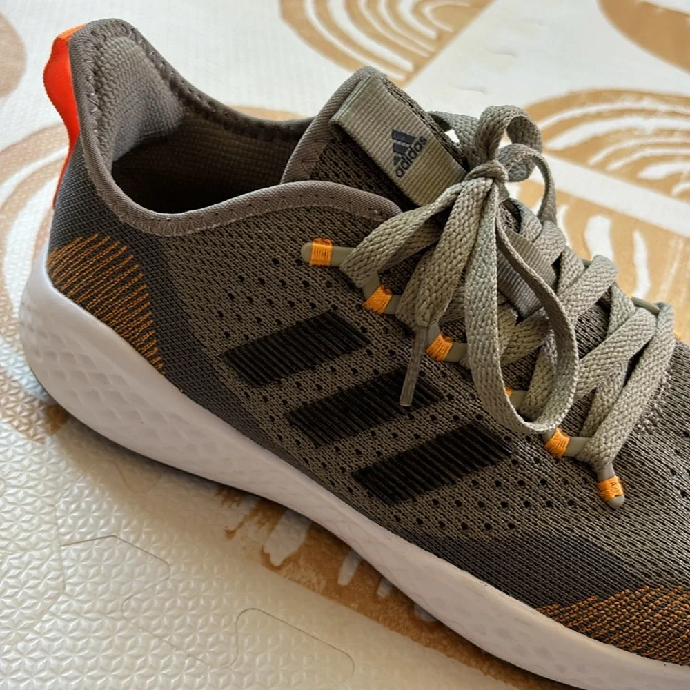 Adidas bounce shoes brand new, never worn. - Picture 2 of 6